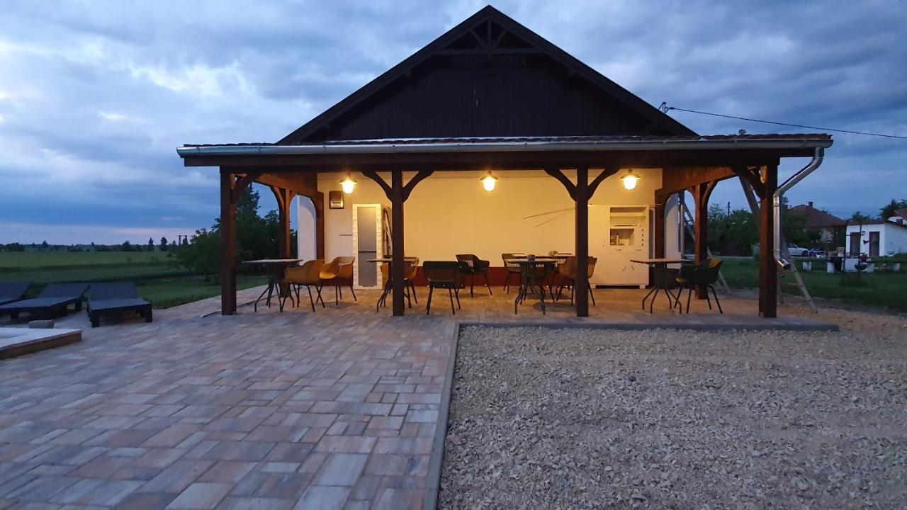 Tisza White House Bed and Breakfast Tiszaszolos Εξωτερικό φωτογραφία