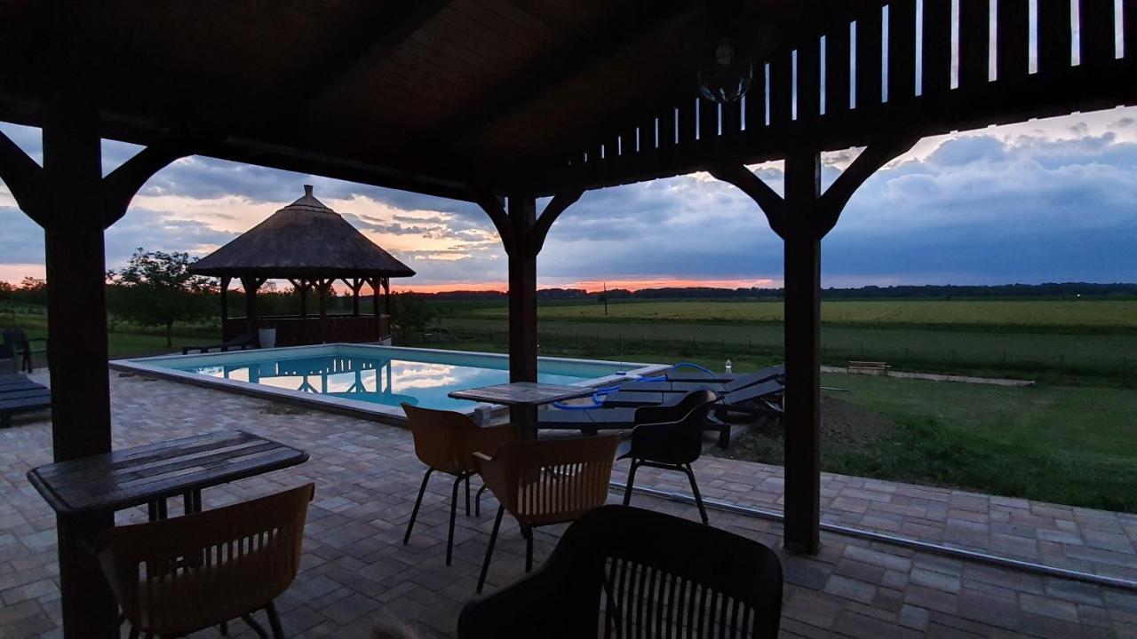 Tisza White House Bed and Breakfast Tiszaszolos Εξωτερικό φωτογραφία