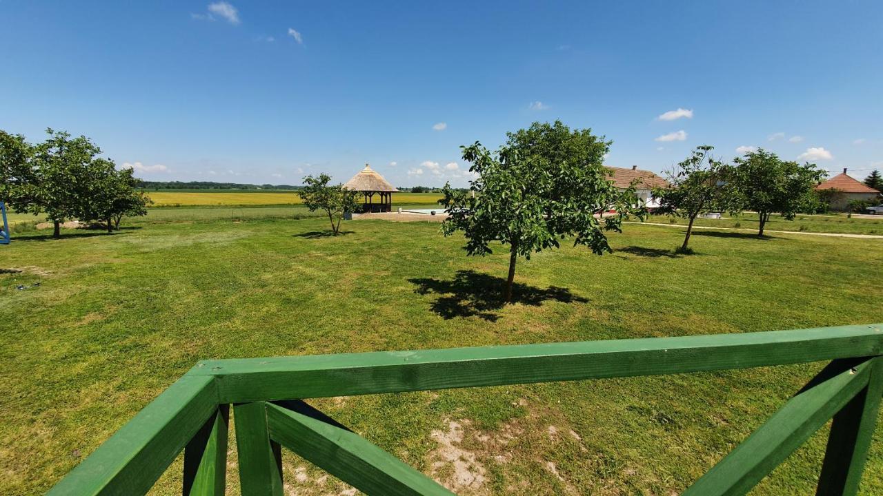 Tisza White House Bed and Breakfast Tiszaszolos Εξωτερικό φωτογραφία