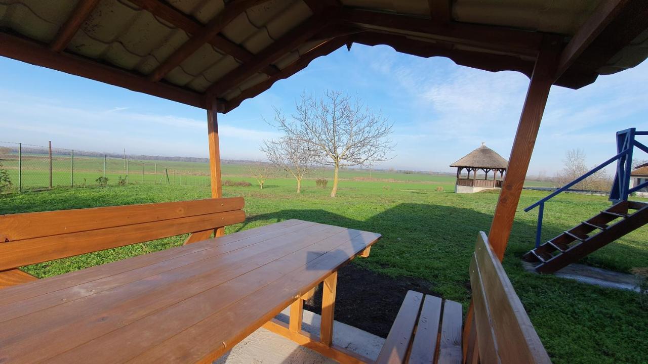 Tisza White House Bed and Breakfast Tiszaszolos Εξωτερικό φωτογραφία