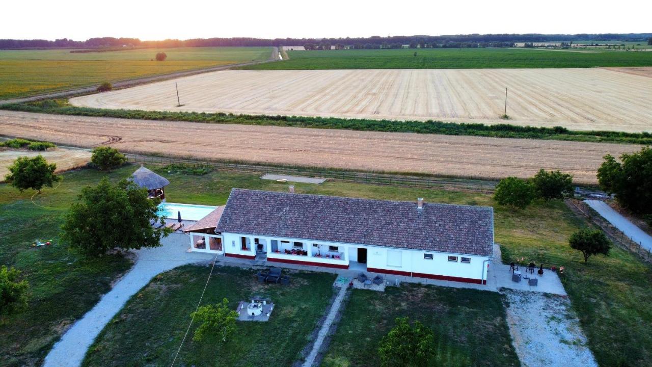 Tisza White House Bed and Breakfast Tiszaszolos Εξωτερικό φωτογραφία